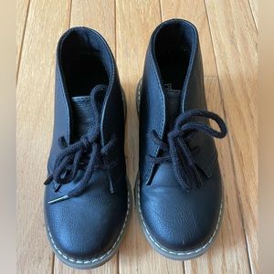 Childrens place Boys size 10 black dress boots
